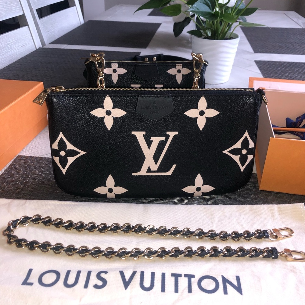 XXX NOT FOR SALE XXX LV Authentic large removable pochette and chain